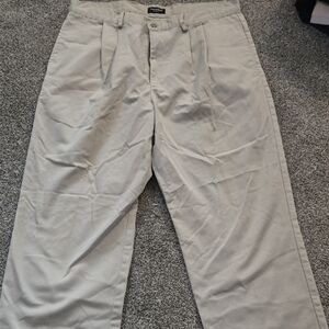 Dockers Men's Light Tan Chinos